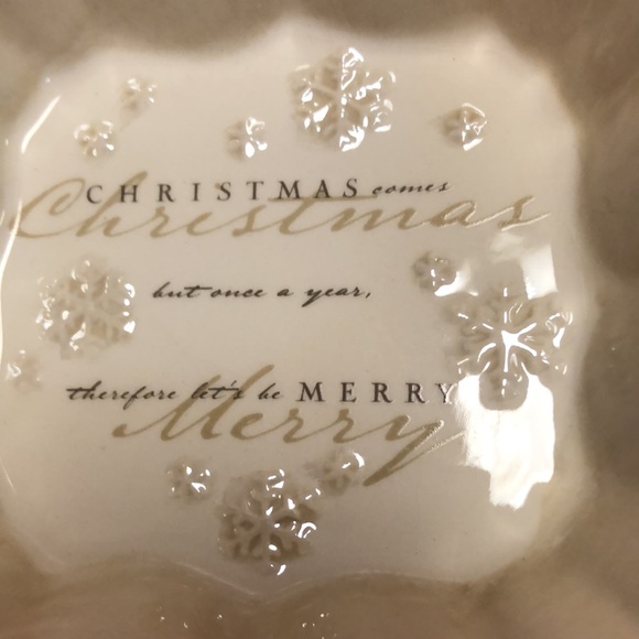 Beautiful Ceramic Christmas Dish - Picture 4 of 17